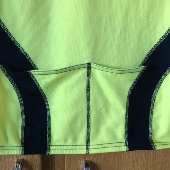 Yellow/black sport top for biking. Size medium. - Picture 4 of 4